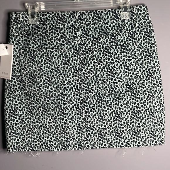 TDC Contemporary Green and Black Leopard Print Corduroy Mini Skirt Size Large - Picture 5 of 8